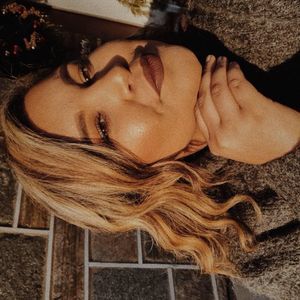 Meet your Posher, Izreya